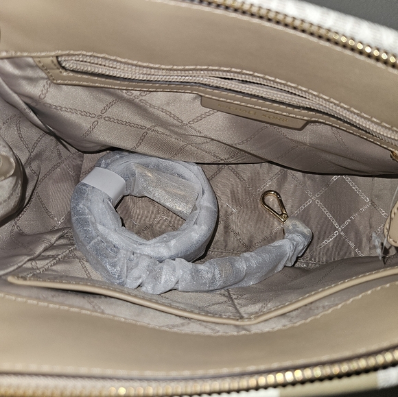 Michael kors shoulder and crossbody purse NWOT - Picture 8 of 8